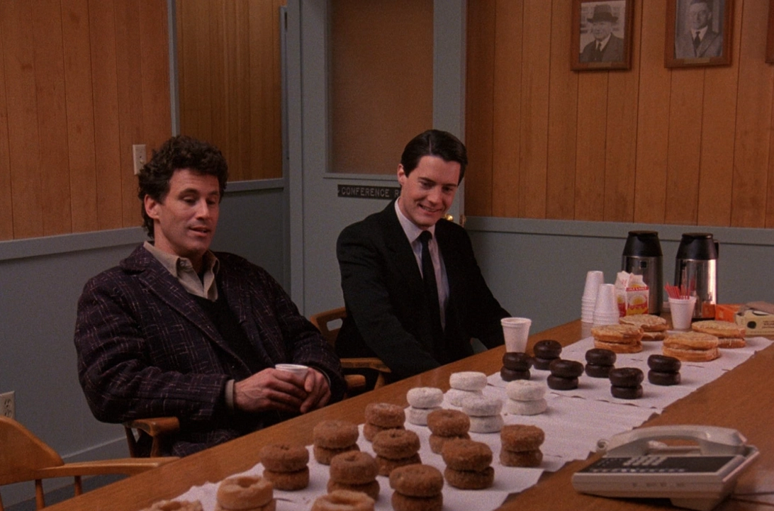 Kyle MacLachlan and Micheal Ontkean in Twin Peaks 1990